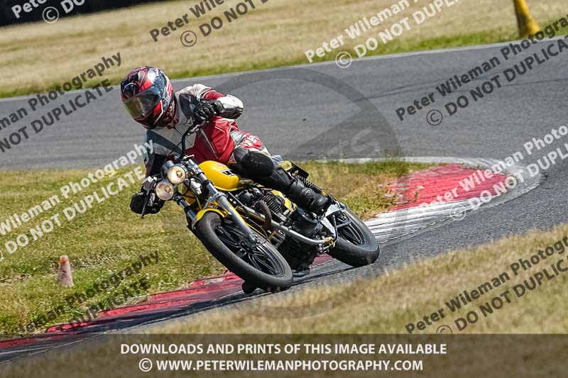 cadwell park;cadwell park photographs;cadwell trackday photographs;enduro digital images;event digital images;eventdigitalimages;peter wileman photography;racing digital images;trackday digital images;trackday photos